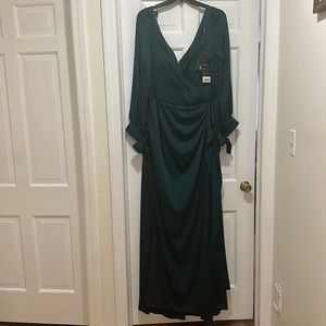 Size 24 Emerald satin gown, long sleeves😍